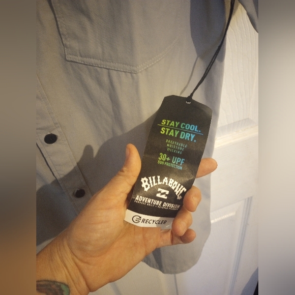 Billabong adventure edition, grey button down, NWT size medium - Picture 4 of 4